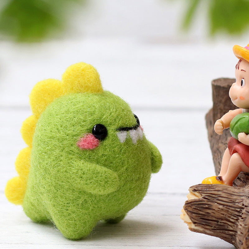 Green Dino Needle Felting Kit. Wizardi DIY Wool Craft Kit F07N8-W144