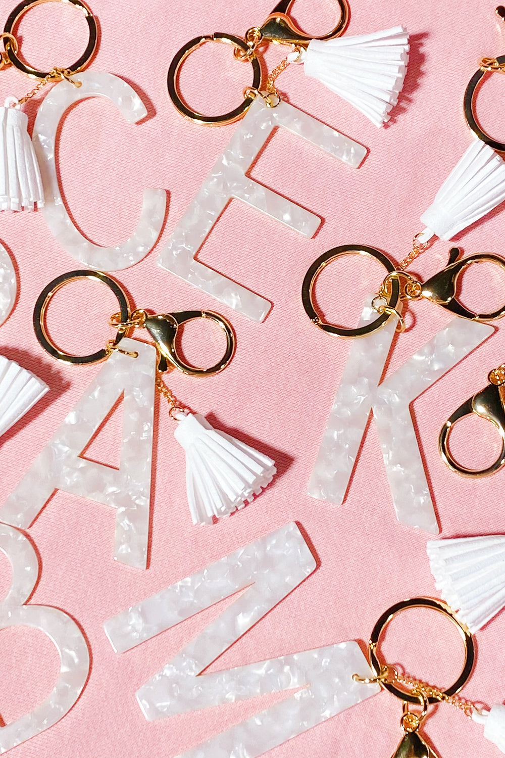 Nøglering med kvaster, hvid, færdigpakket