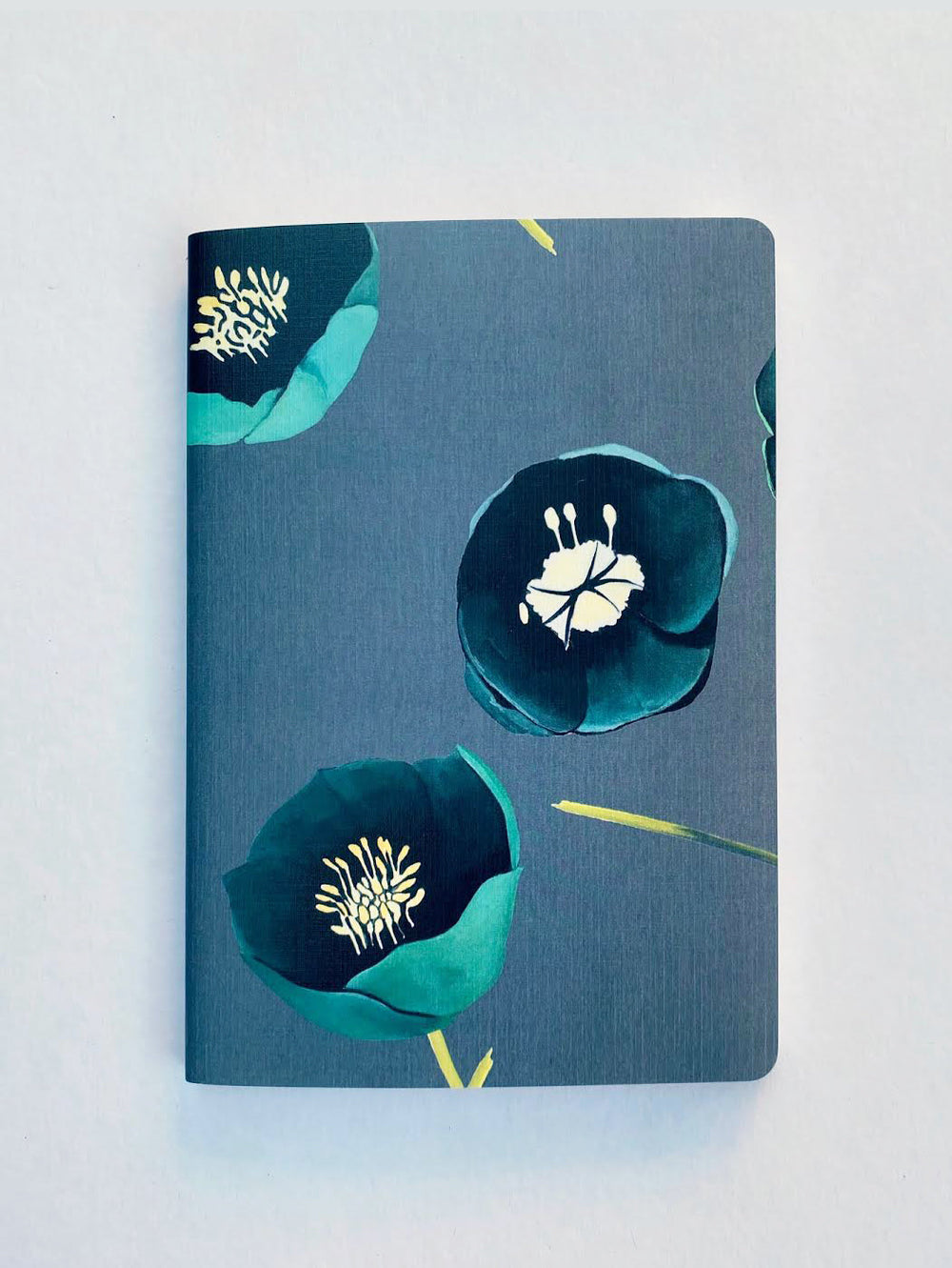 Notesbogssæt: Grøn vinterrose og hvide valmuer på smaragd