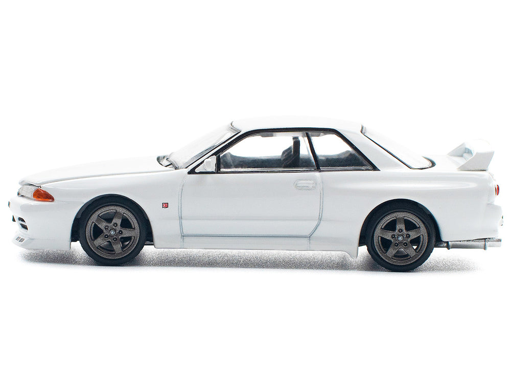 GTR R32 RHD (Right Hand Drive) Crystal White 1/64 Diecast Model Car by Pop Race
