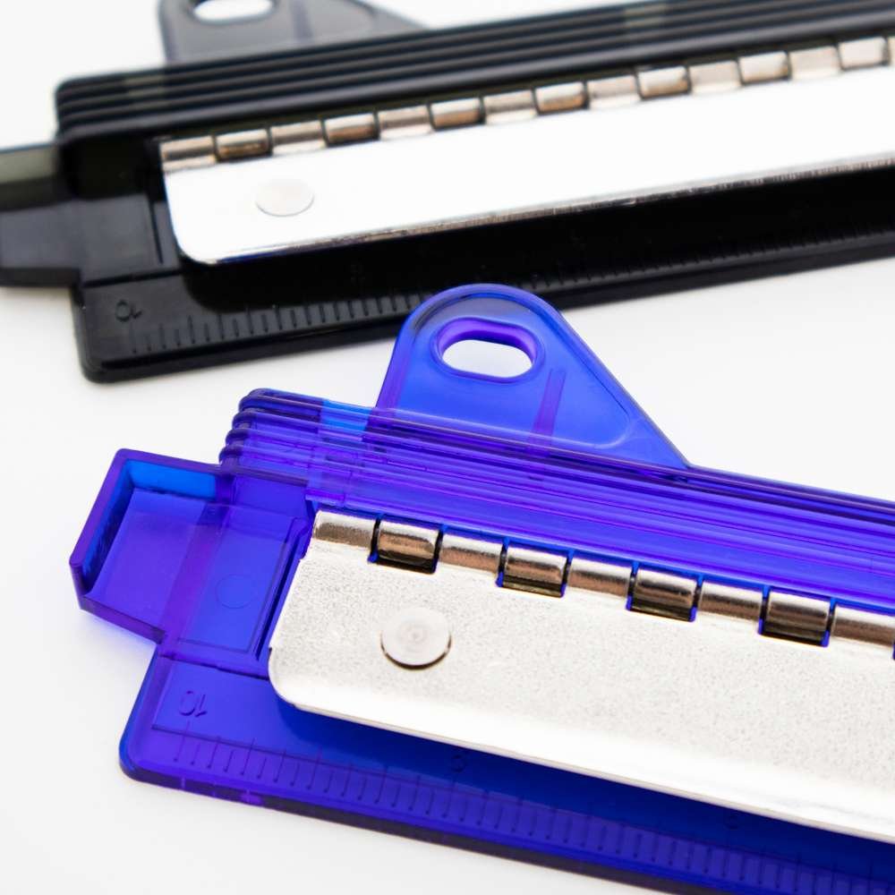 Portable 3-Hole Paper Punch - random Color